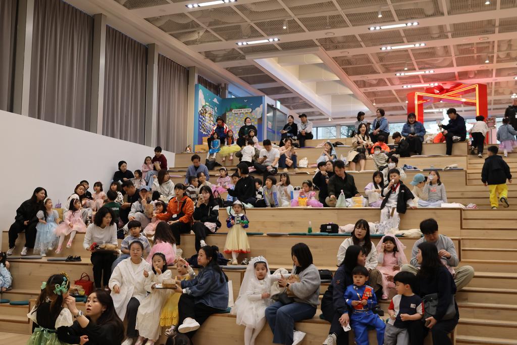 10번째 사진으로 전환