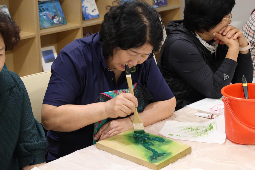 3번째 사진으로 전환