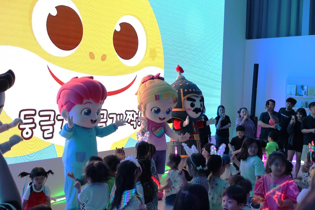 7번째 사진으로 전환