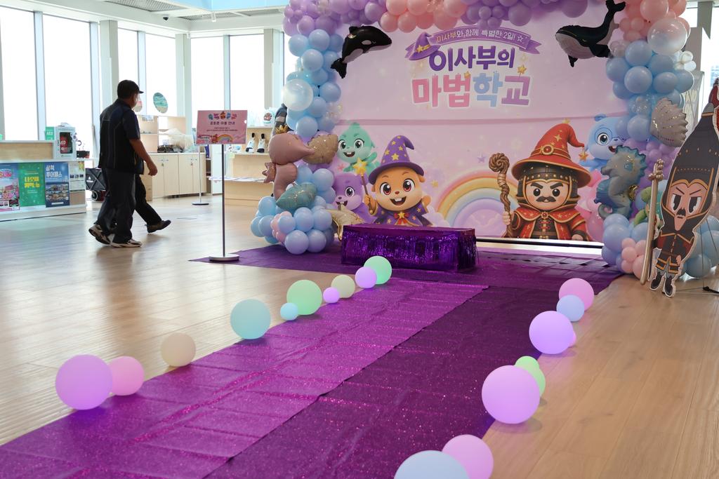 7번째 사진으로 전환