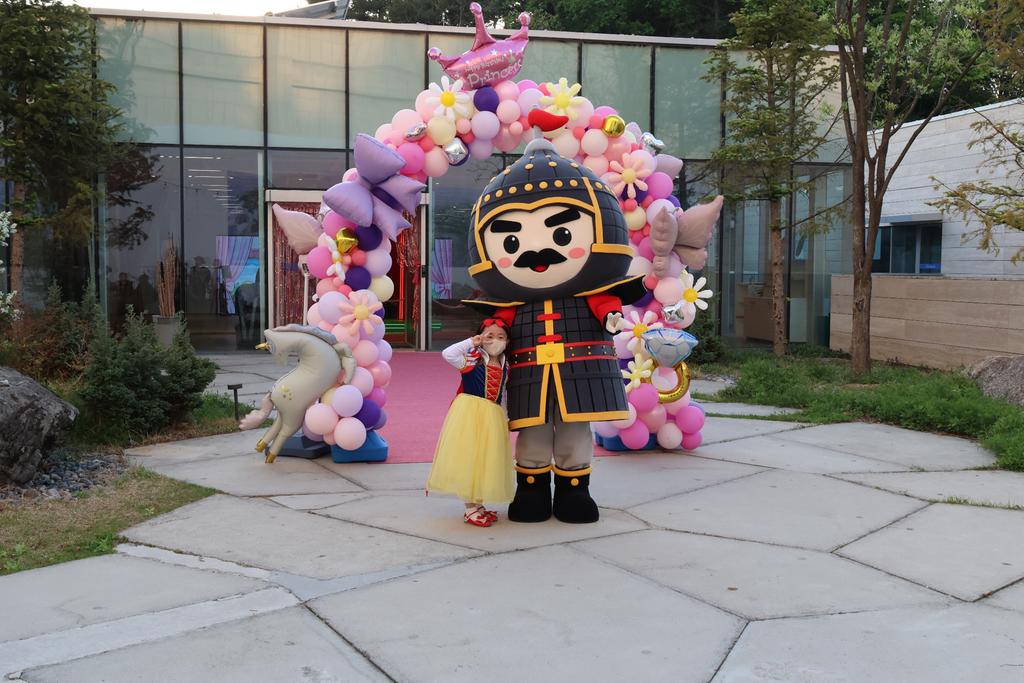 8번째 사진으로 전환